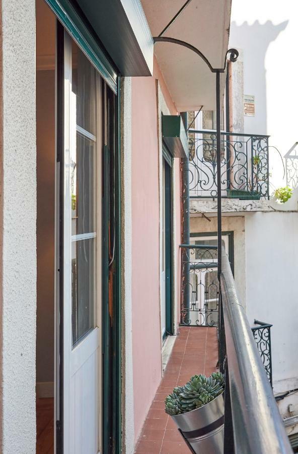 Charming Apartment In Alfama Lisbona Esterno foto